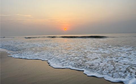 A beach in Ghana with the horizon at sunset