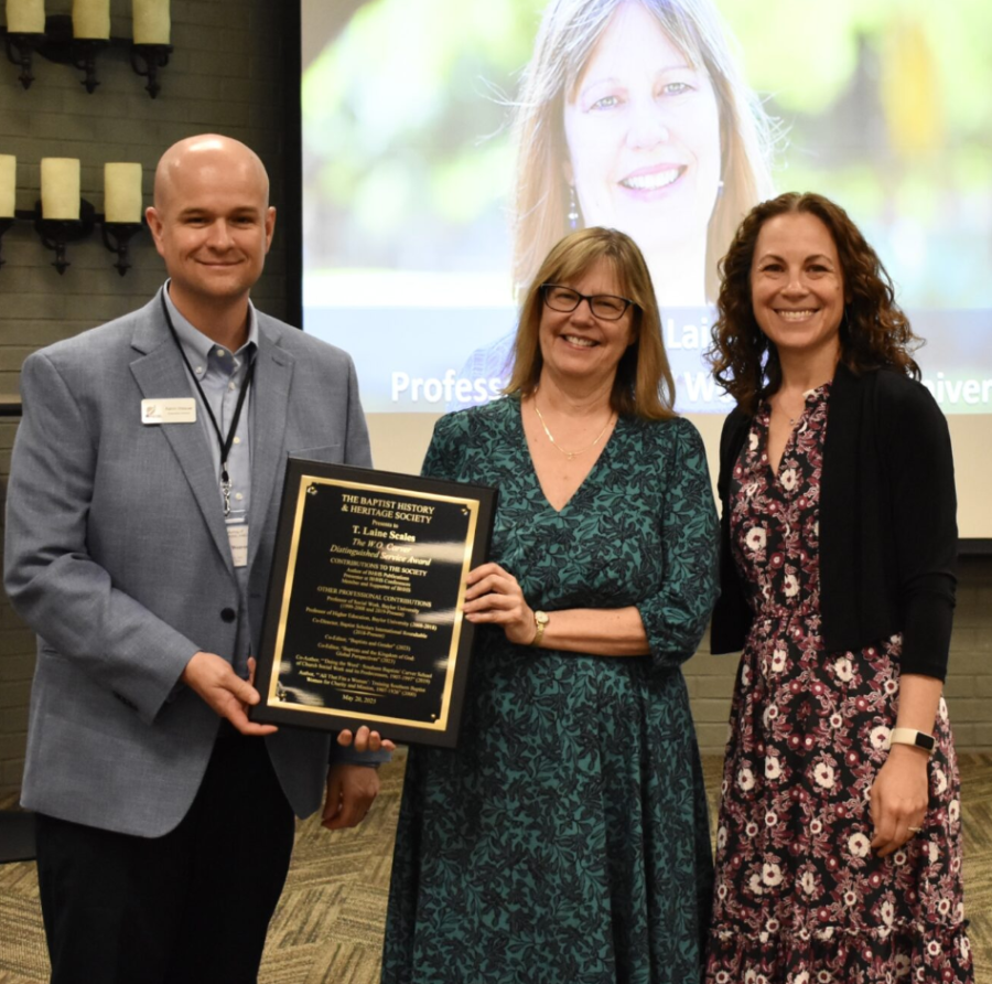 Dr. Laine Scales receives award