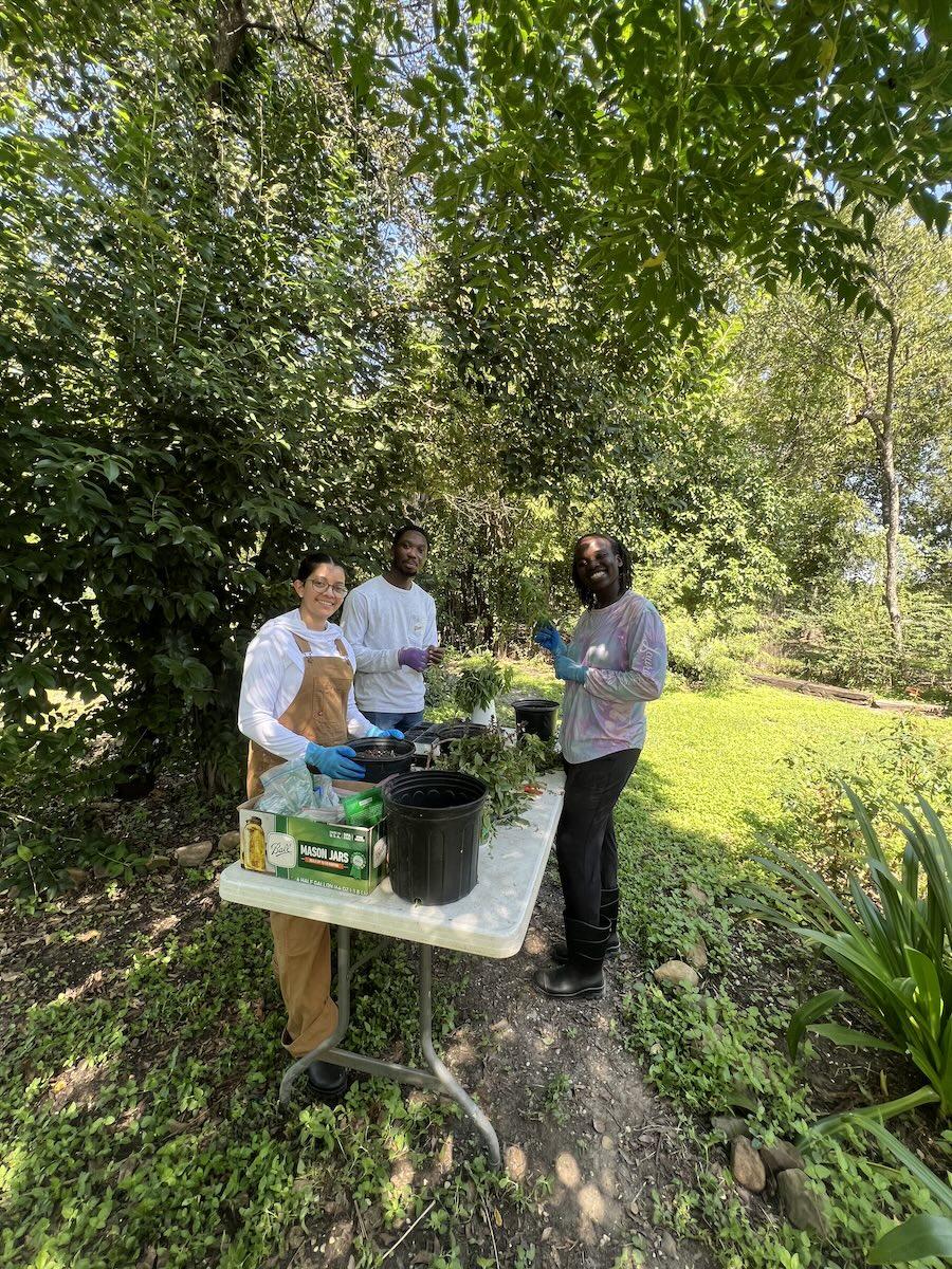 Students work their eco social work internship at Da Shack in Waco