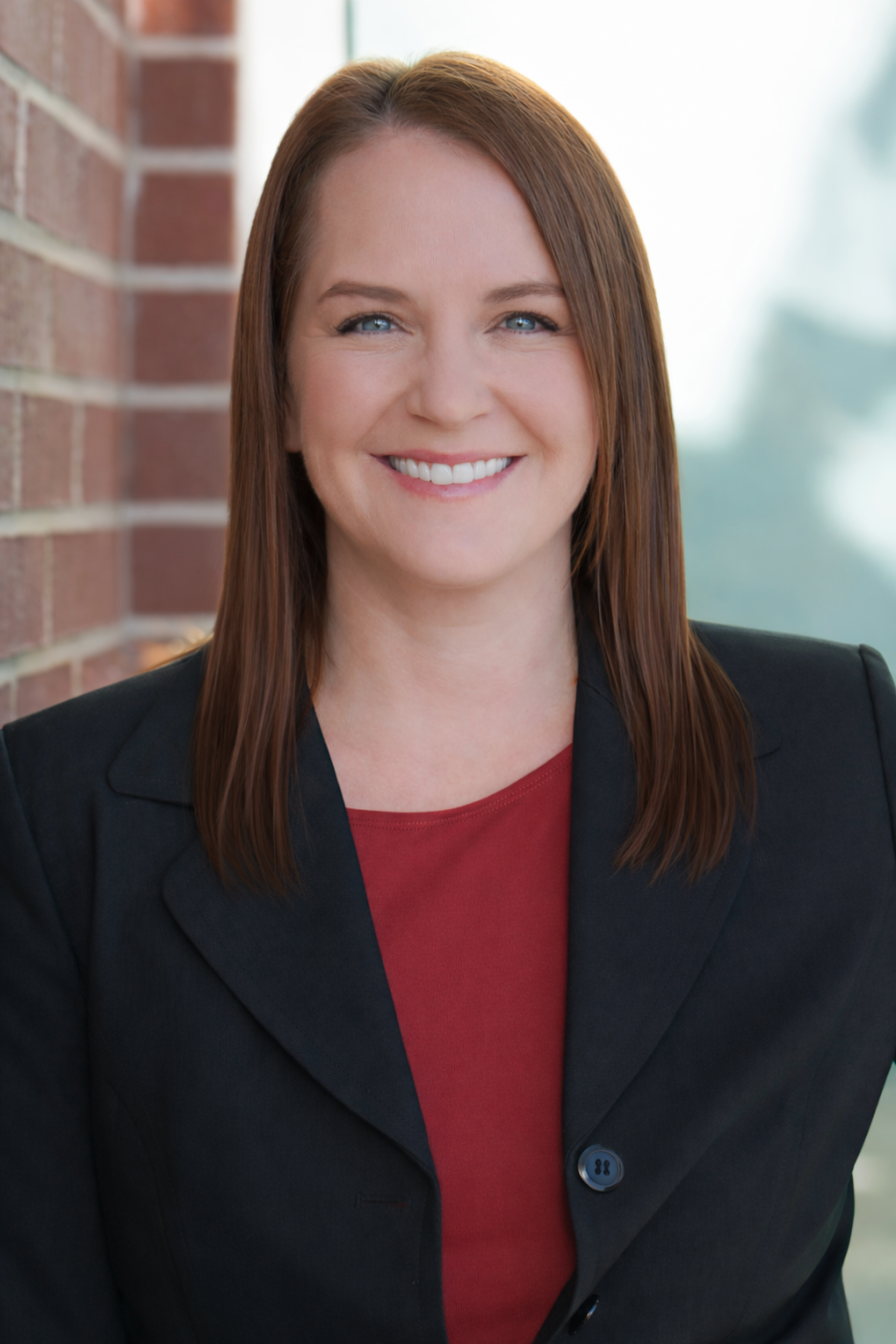 Headshot of Lindsey Robidas 